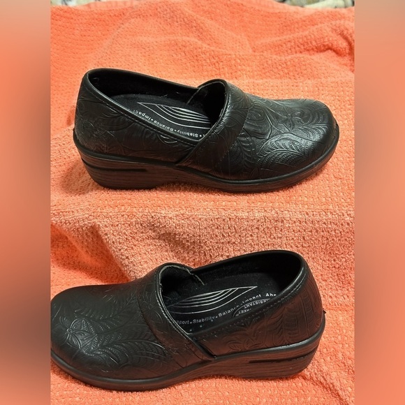 easy street Shoes - Easy Street Black Mules with Embossed Design